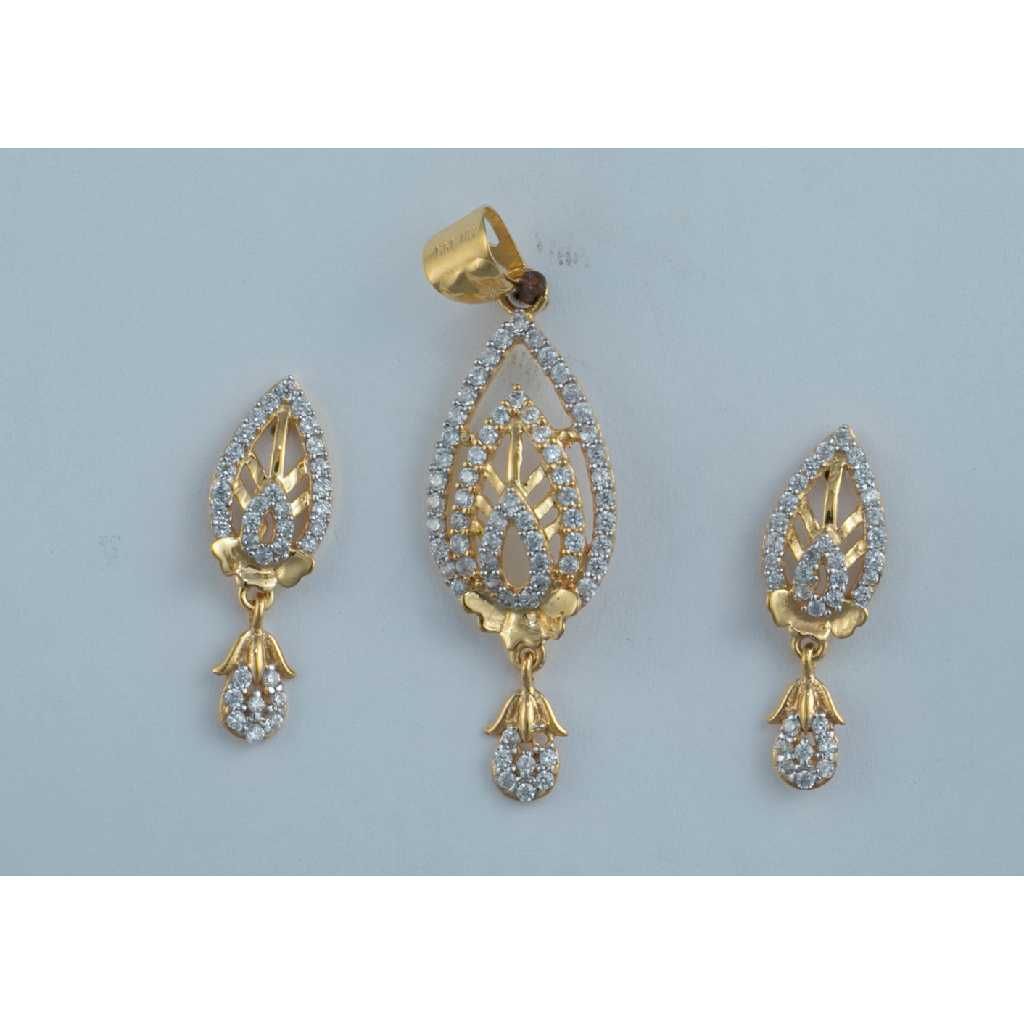 18KT Gold Leaf Shape CZ Pendant Set