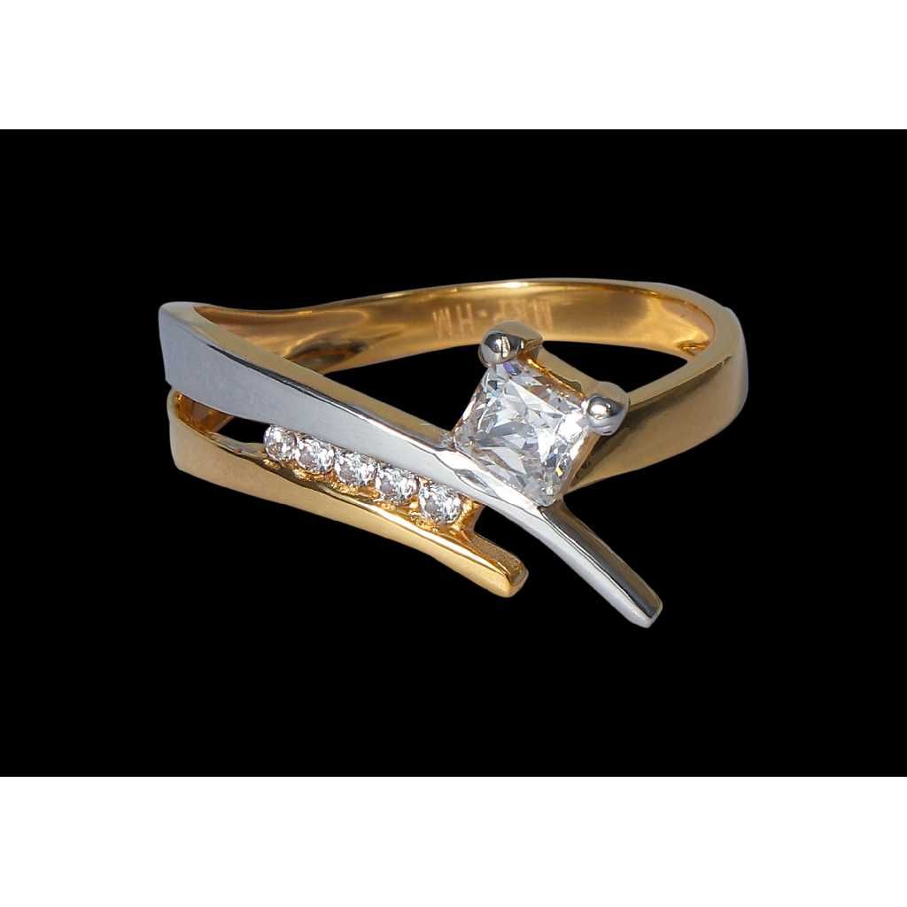 18KT Gold Cz Ladies Solitaire Ring