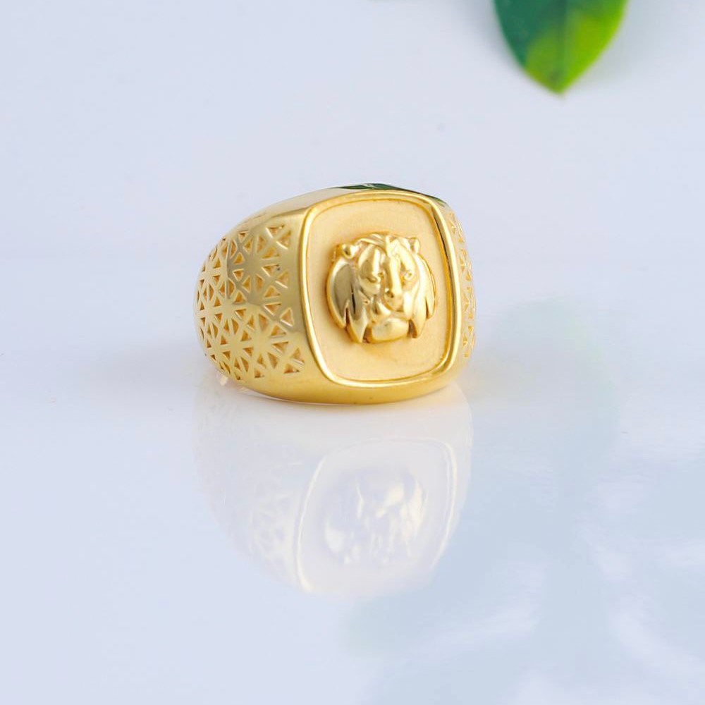Gold Elegant Gents Ring