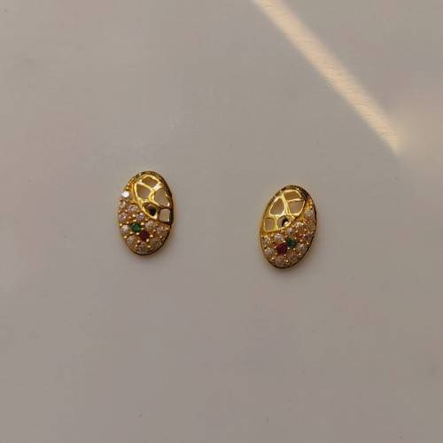 Gold Oval Shape Earring