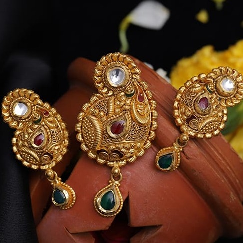 antique pendant set 916