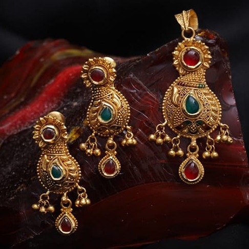 antique pendant set 916