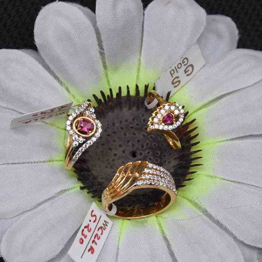 Attractive Gold Pendant Set