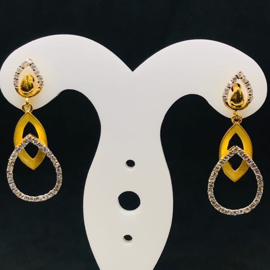 STYLISH PAISLEY GOLD DROP EARRING BT0055