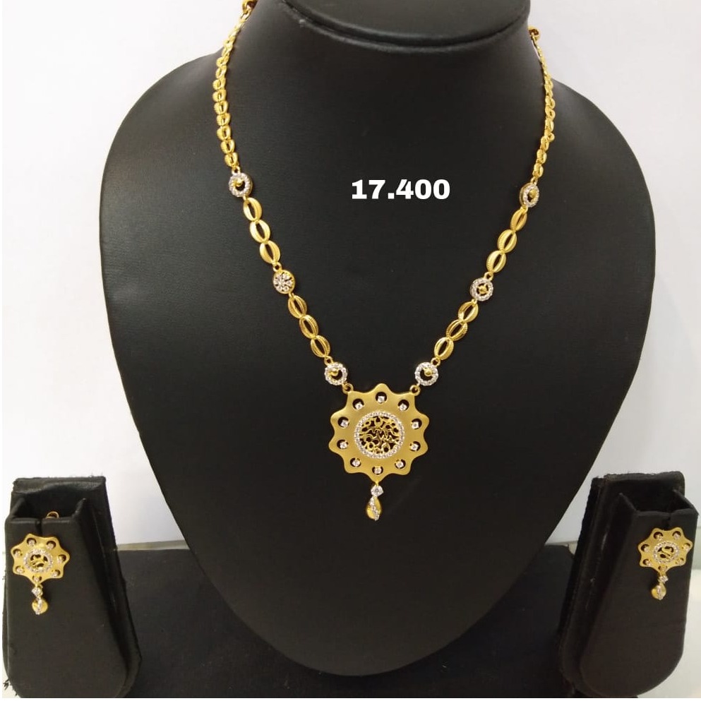 18 carat gold chain set