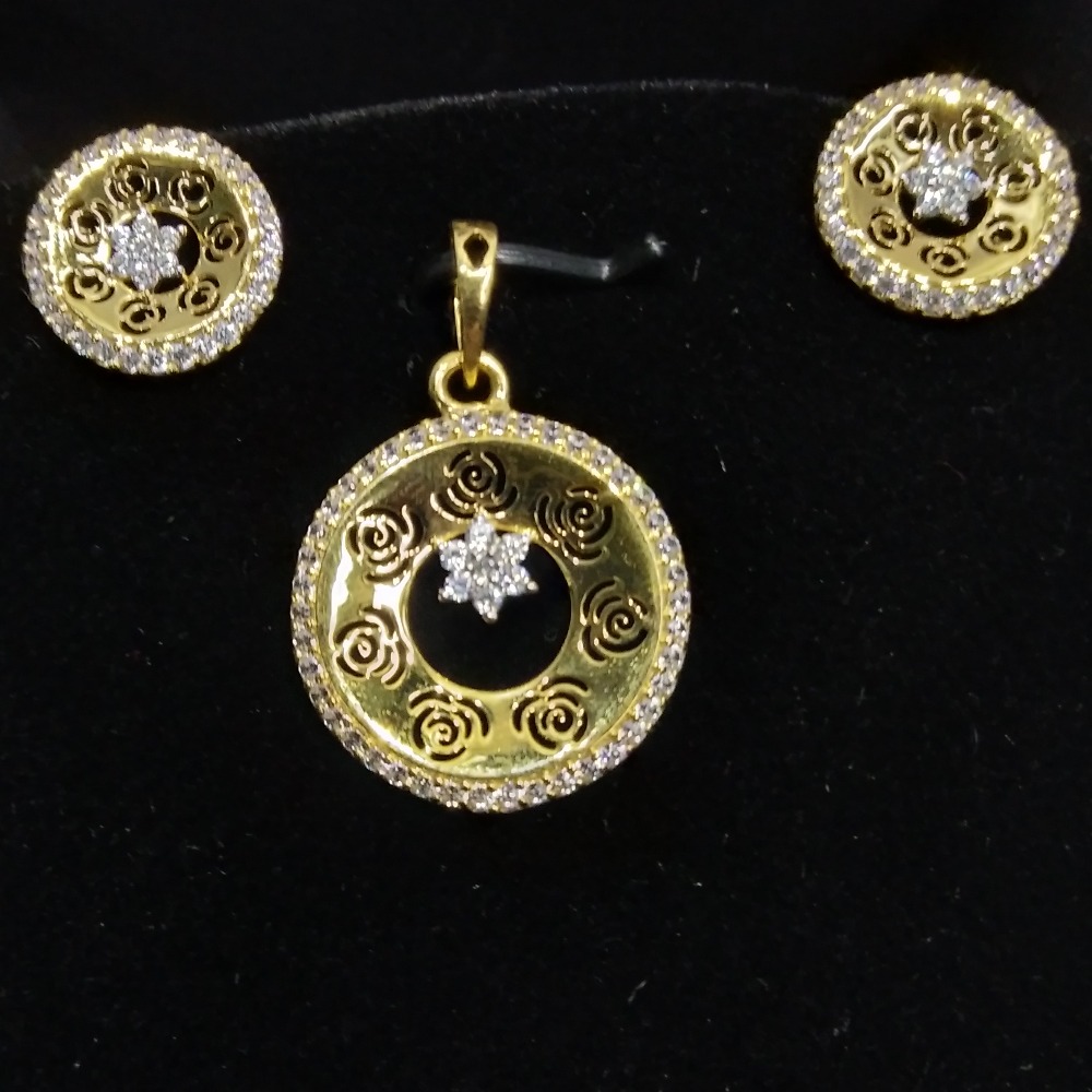 75/18 carat rose pendant set