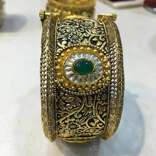 916 Gold Antique Jadtar Kada Bangle
