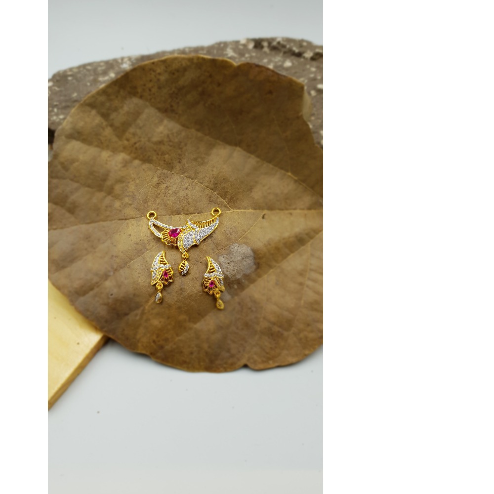 22K / 916 Gold Indian Ladies Pendant Set