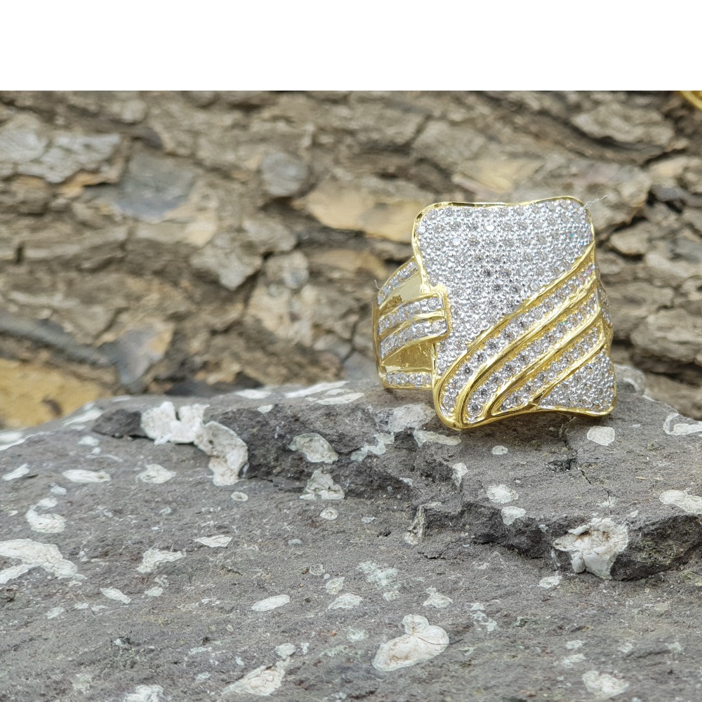 22KT Yellow Gold Gents Special Diamond Studded Ring
