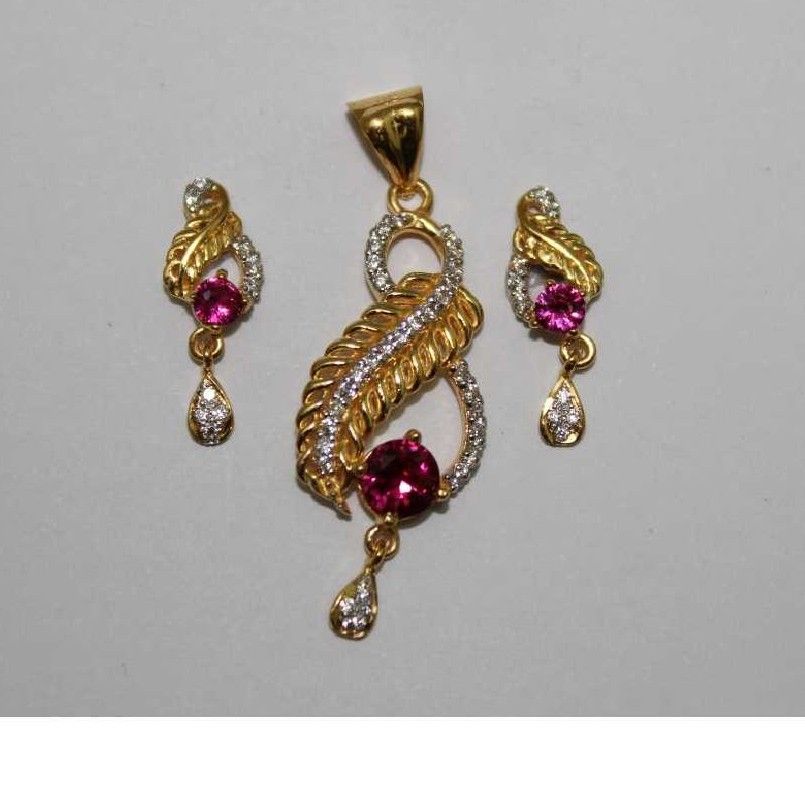 22KT Gold Antique Pendant Set