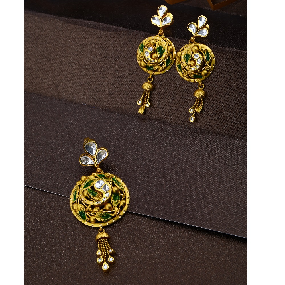 22KT Gold Leaves Round Shape Design Pendant Set