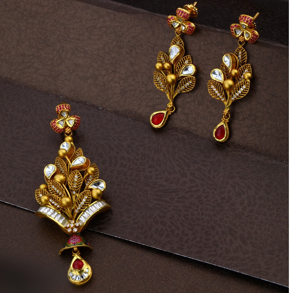 22KT Gold Light Weight Hallmark Pendant Set