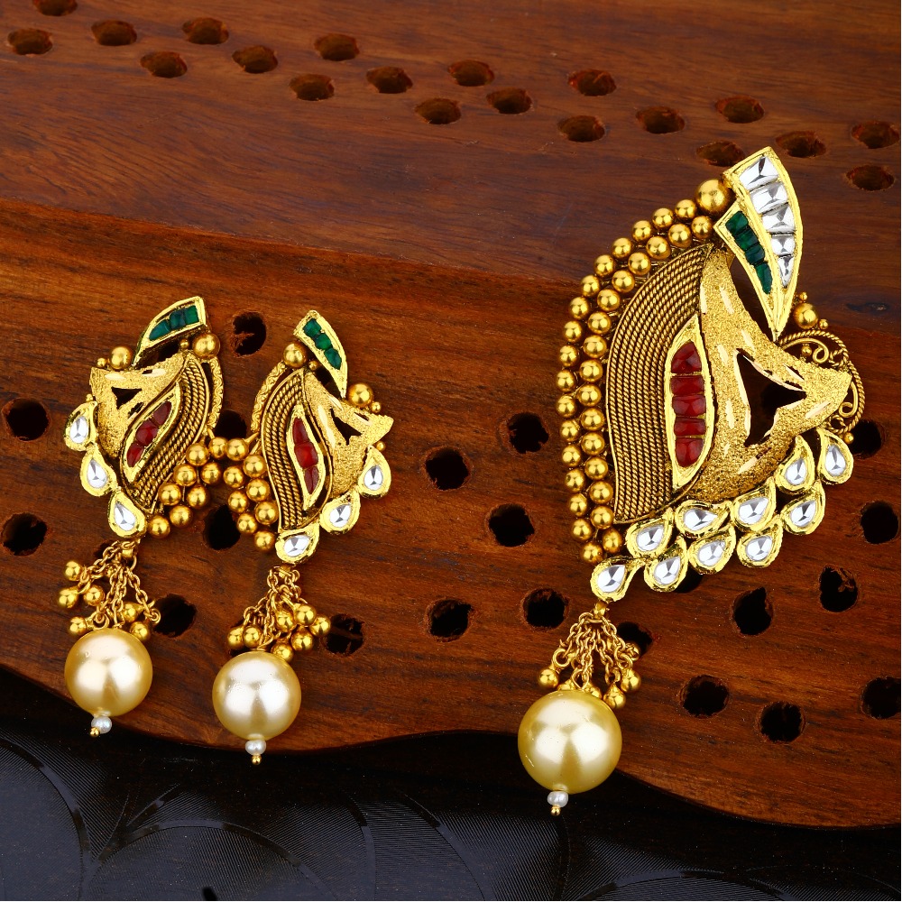 22KT Gold  Classic Design Antique Pendant Set
