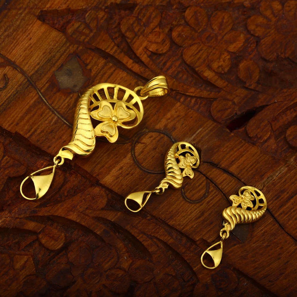 916 Gold Hallmark Stylish Light Weight Design Pendant Set