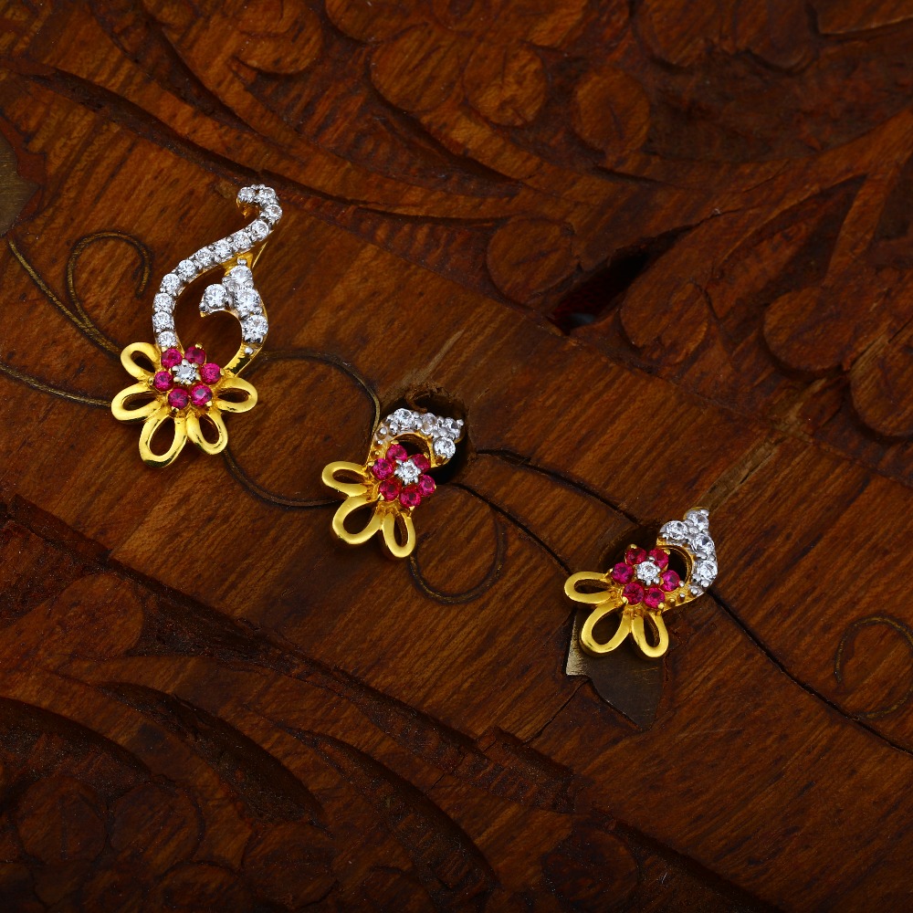 916 CZ Gold Flower Design Pendant Set