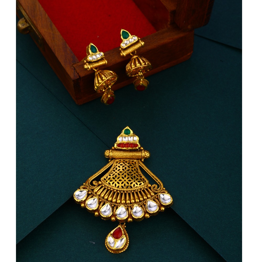 916 hallmark light weight Antique  gold pendant set