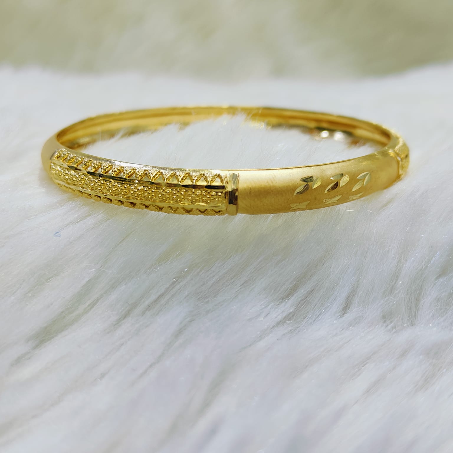 916 Gold Designer Bangle