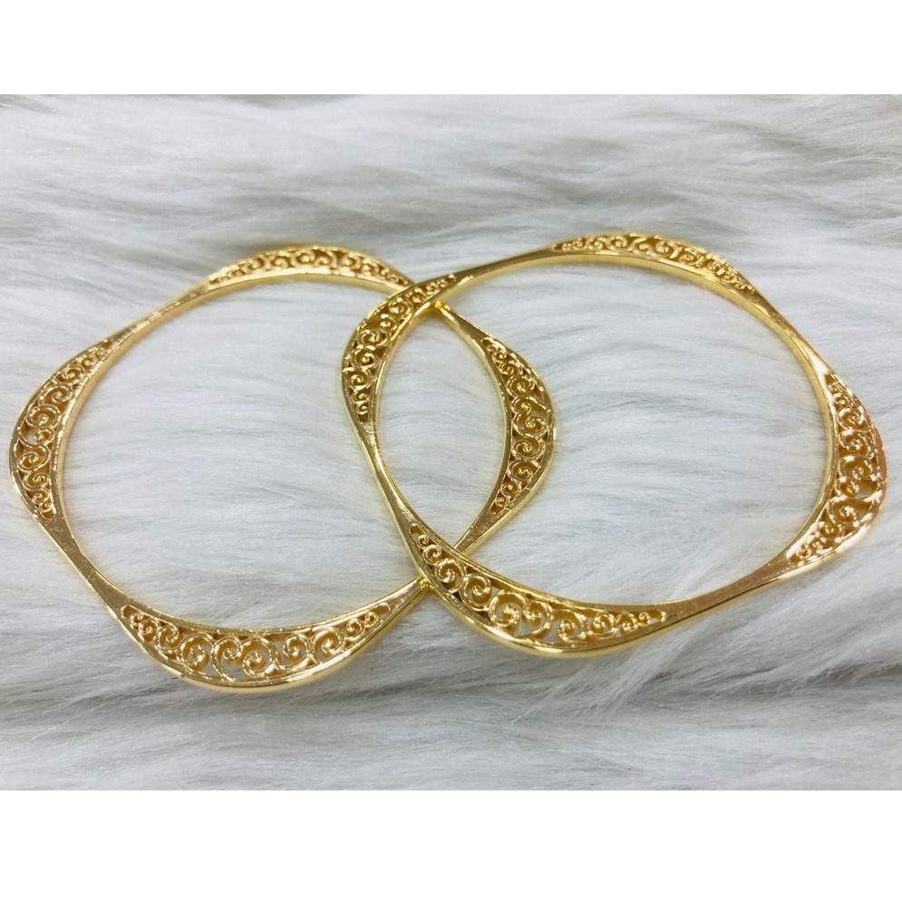 916 gold square design bangle