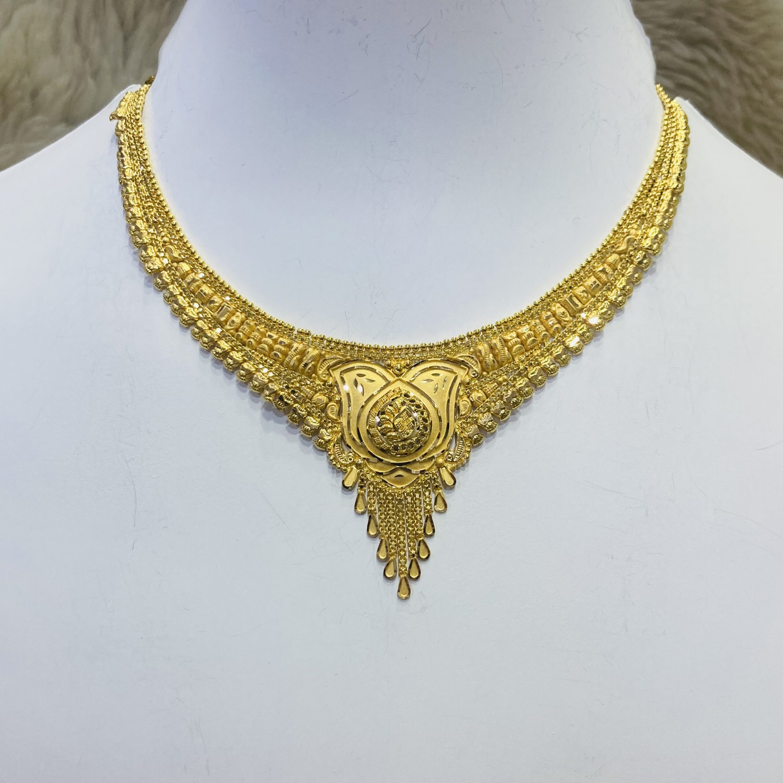 916 Gold Designer Short Necklace