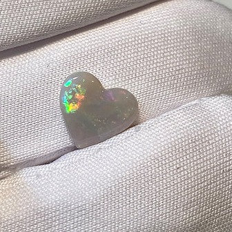 0.72ct heart white opal
