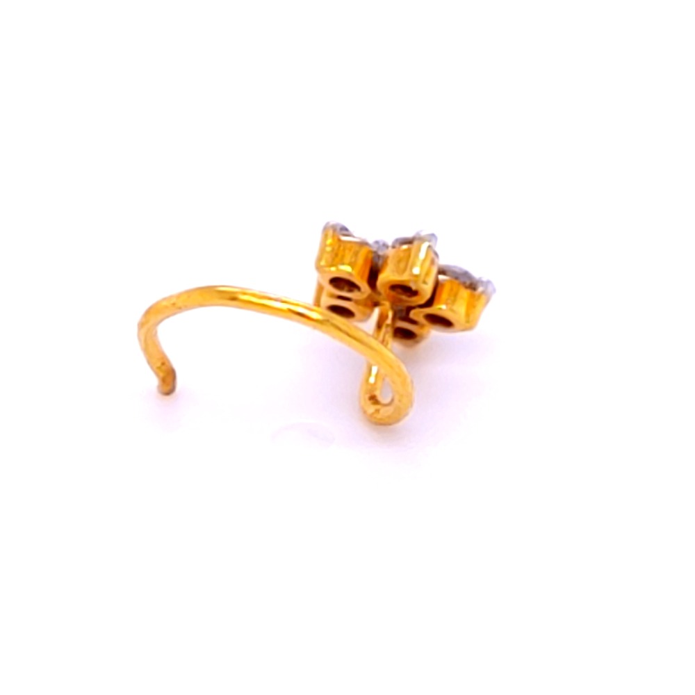 Sanaya six diamond nose pin - Image 4