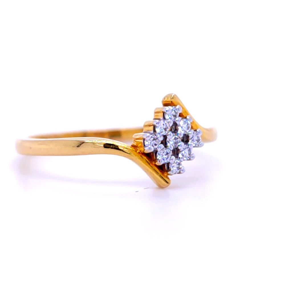 Fabulour 9 diamond cluster ring in 18 kt - Image 2