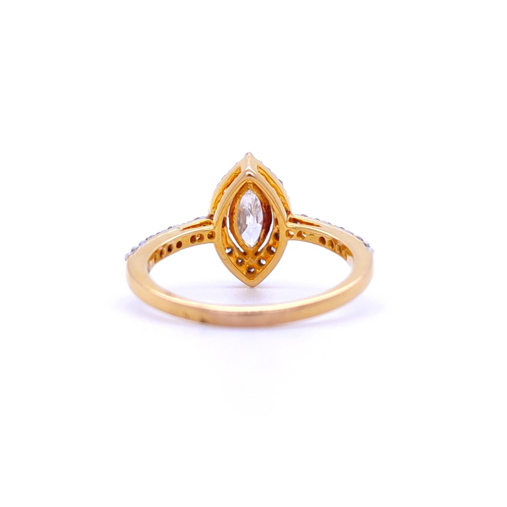 An exclusive marquise shape diamond engagement ring in 18 ct - Image 4