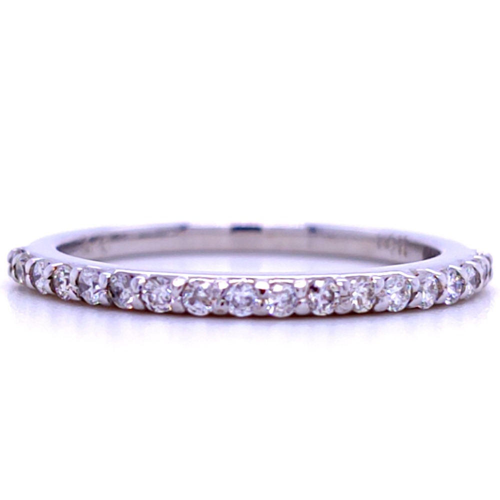 Classic diamond band in whitegold for her