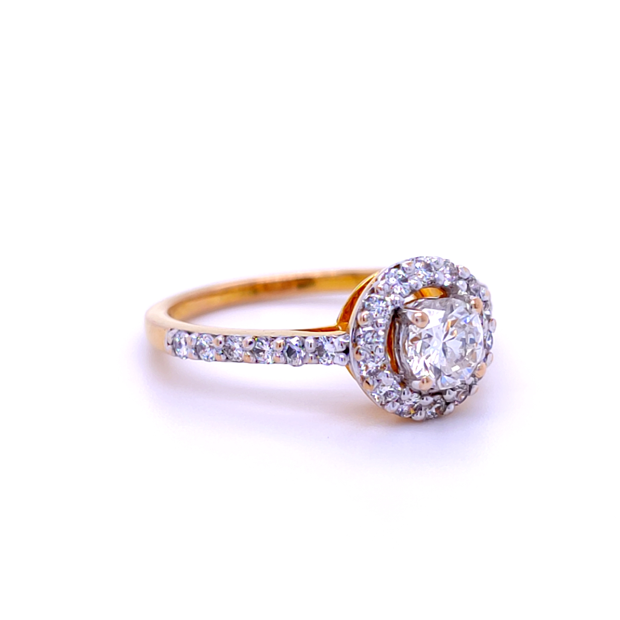 Beautiful solitaire diamond engagement ring in 18kt gold