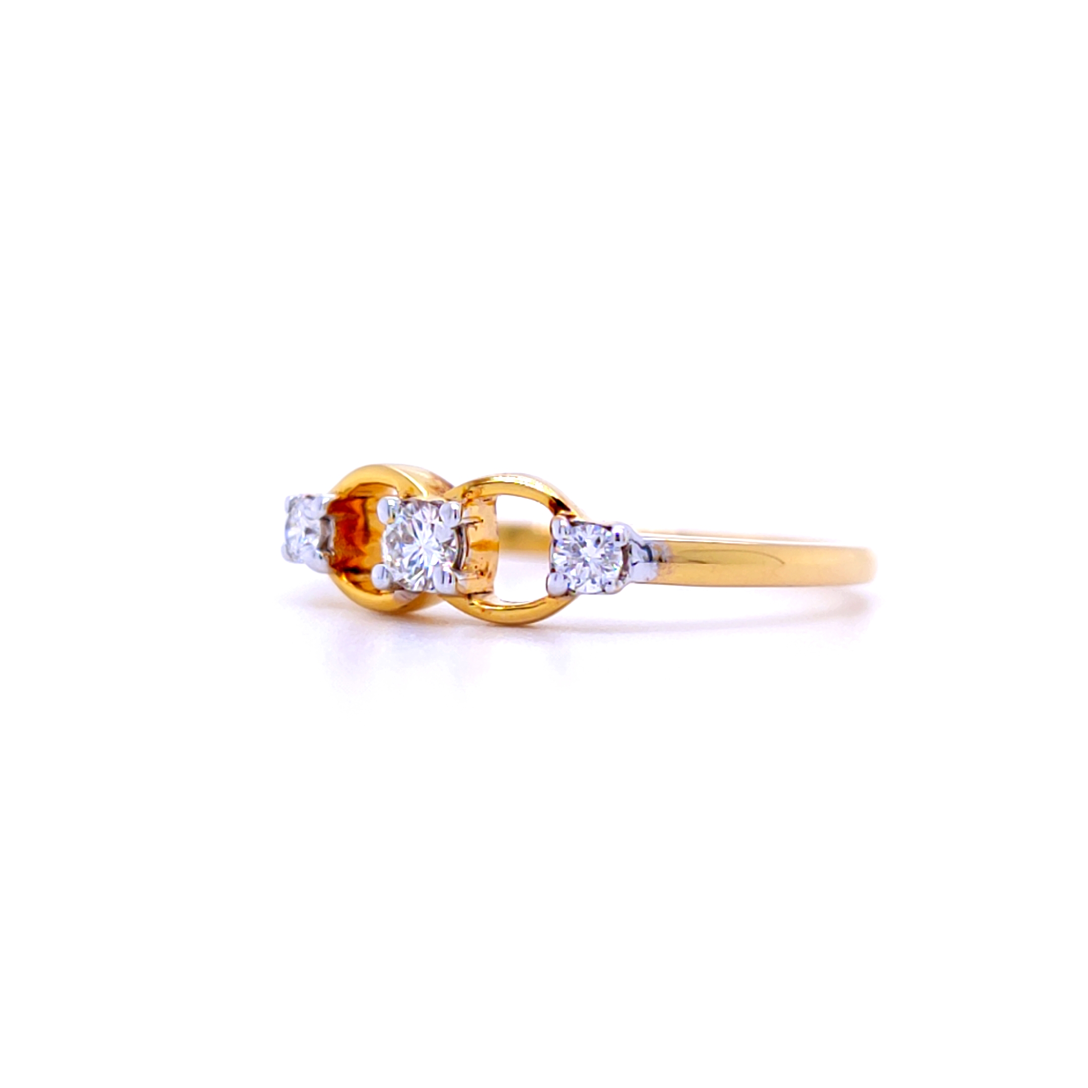 Beautiful 3 diamond bow ring - Image 2