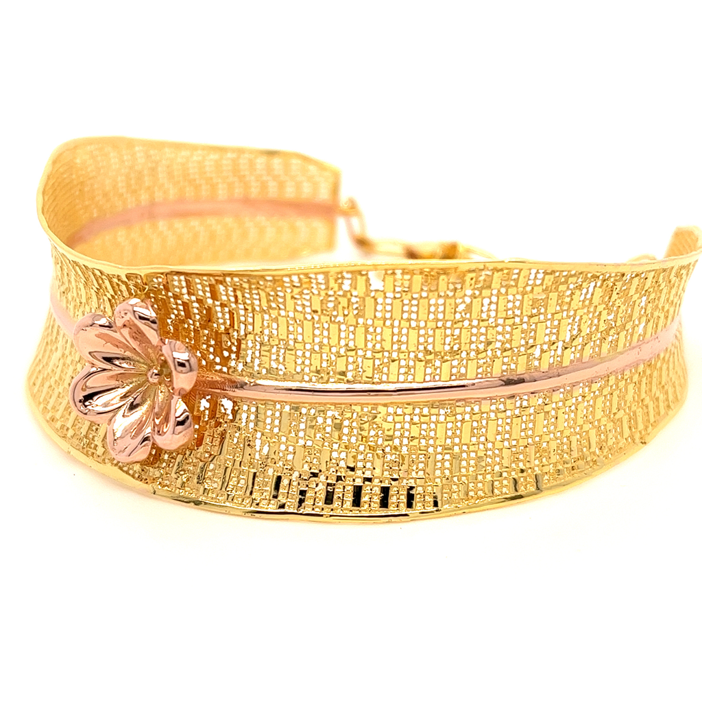 Trendy Looking Modern Bracelet - Image 3