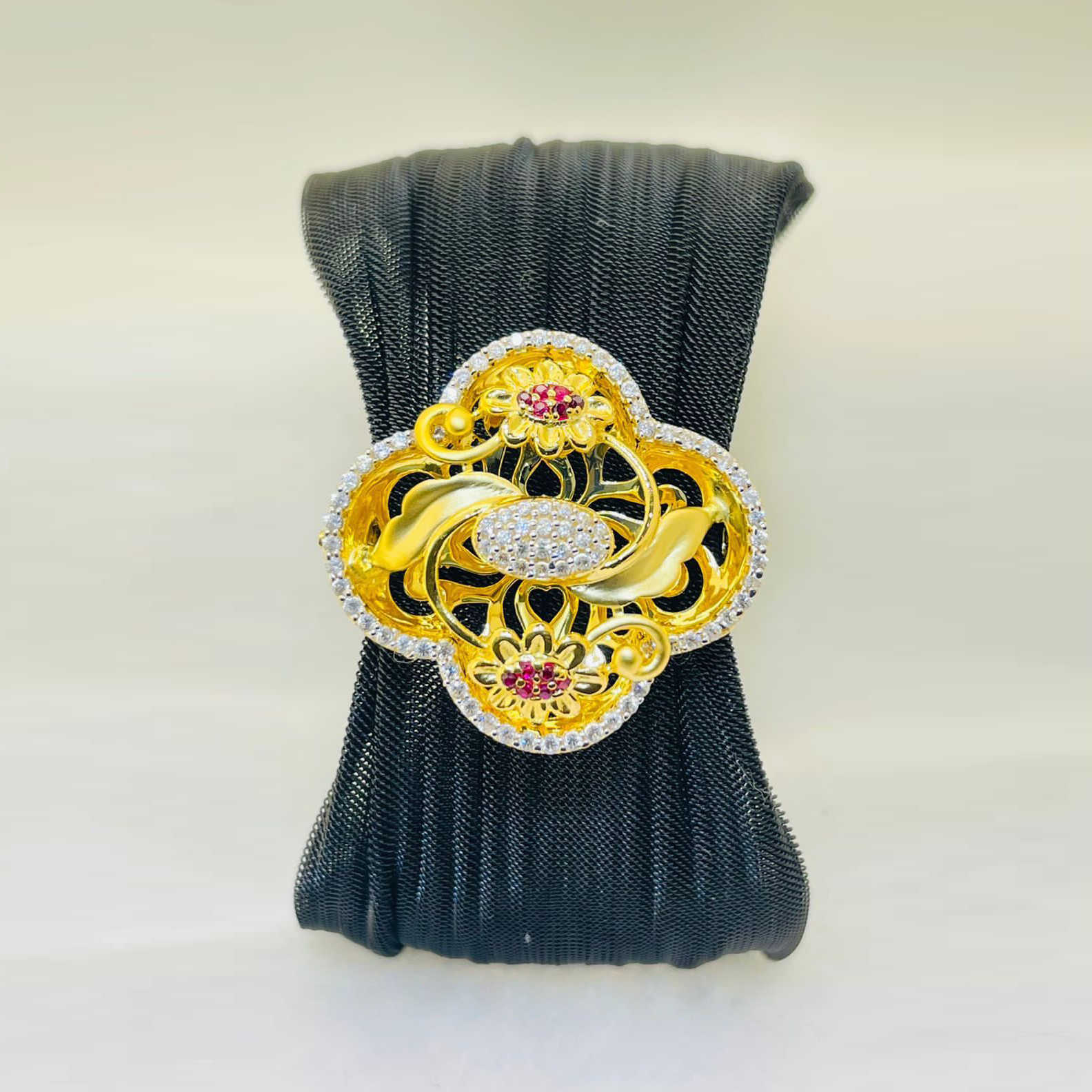 22k Gold Floral Stone Bracelet
