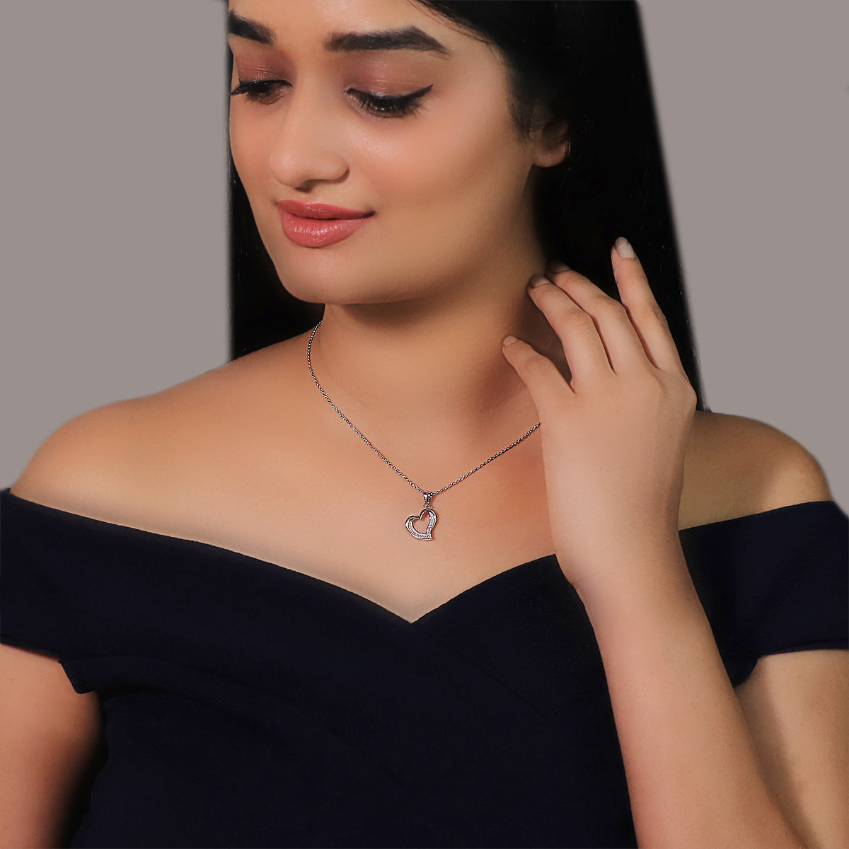 Silver zircon curve heart necklace with link chain - Image 2