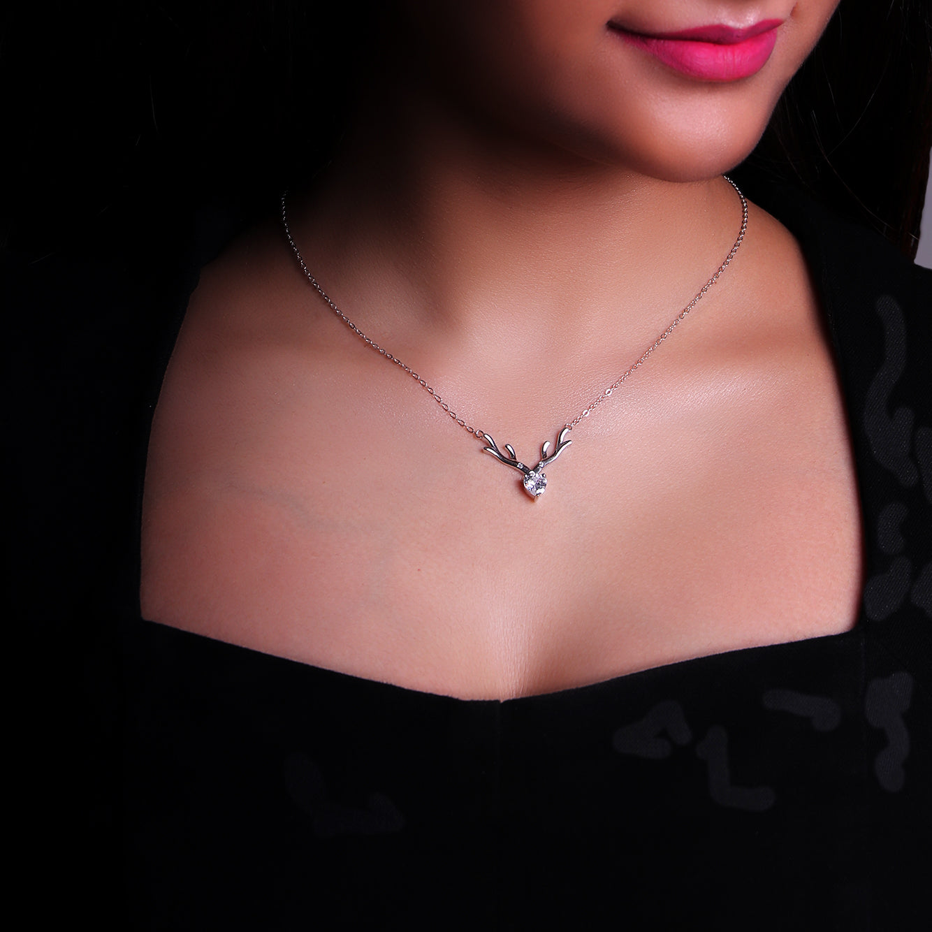 Silver deer heart necklace - Image 2