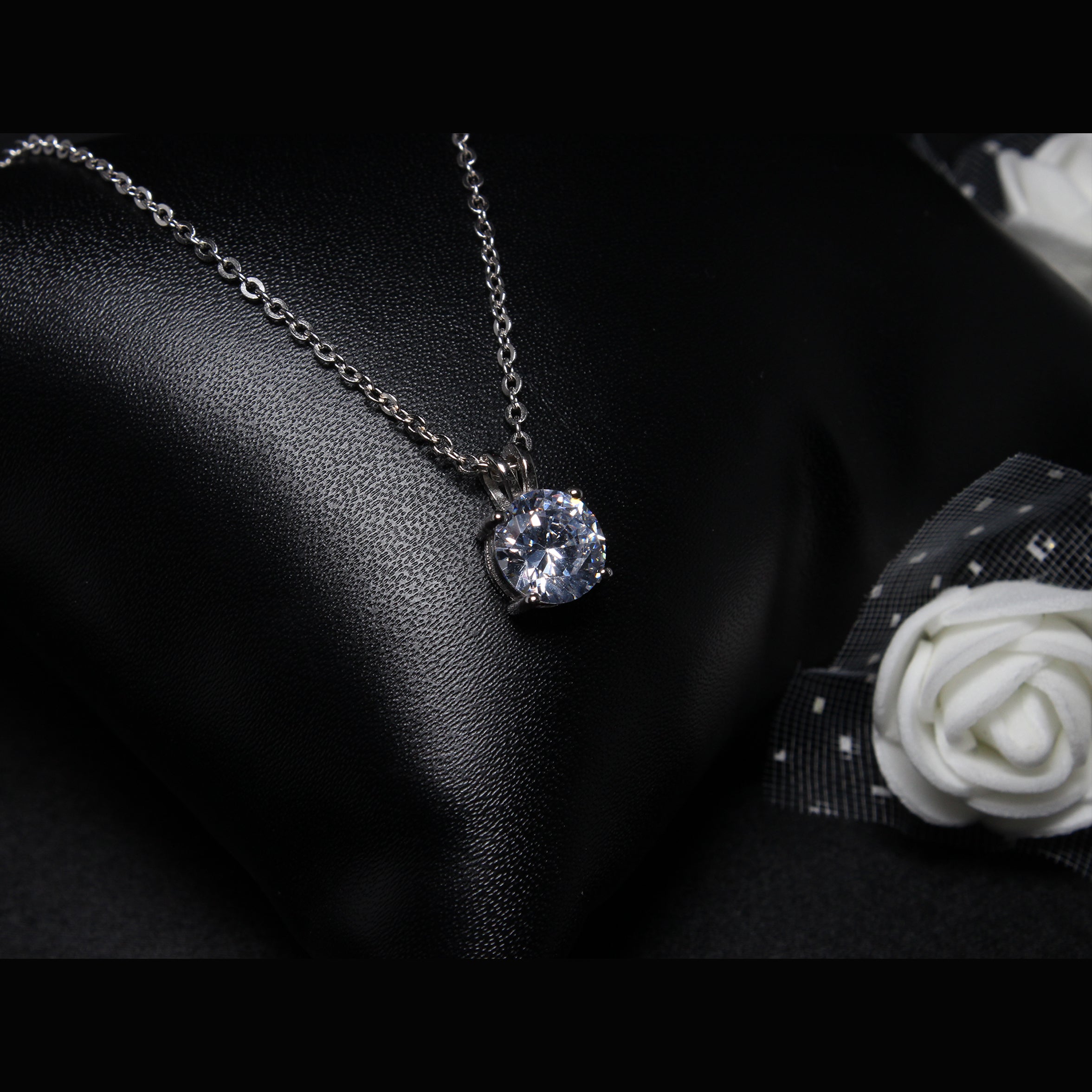 Silver zircon pendant with link chain - Image 3