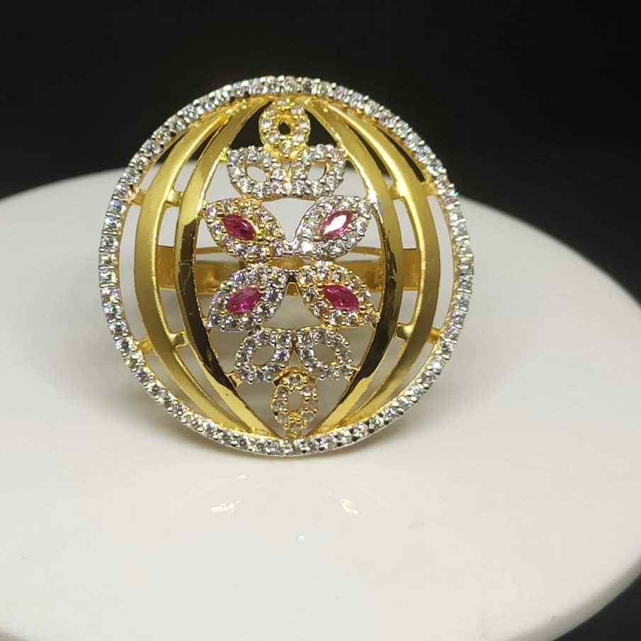 22 Kt Yellow Gold LR Ring