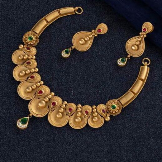 22 kt gold jadtar set