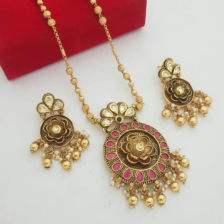 22kt gold fancy designer set