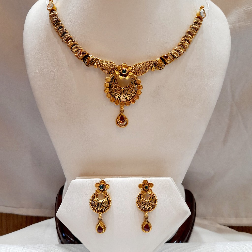 22 CRT 916 Hallmark Antique Set
