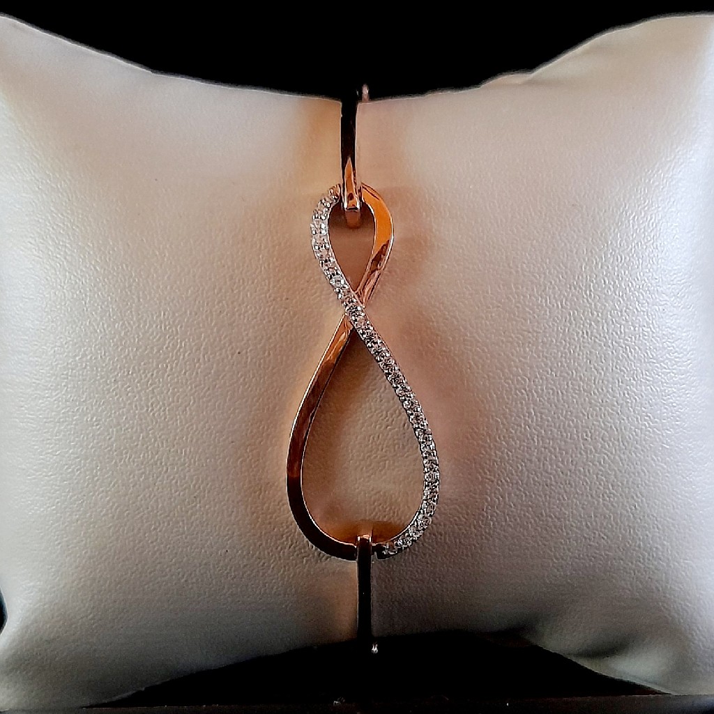 18 CRT Hallmark Rose Gold Lucky