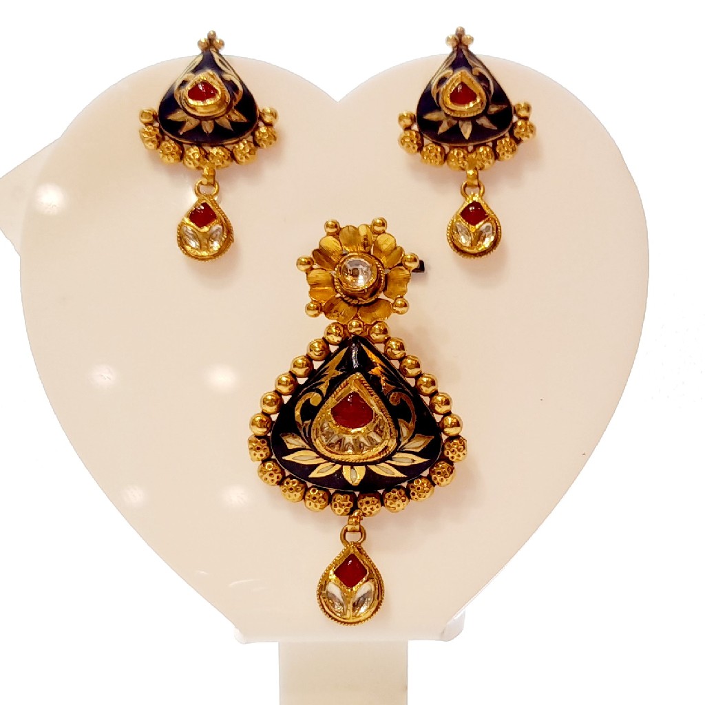 22 Crt Hallmark Fancy Antique Pendelset