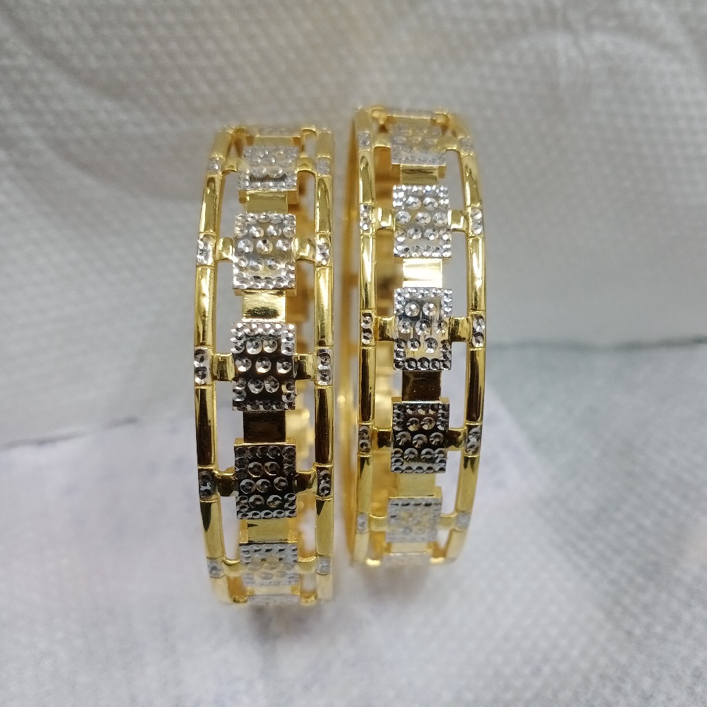 Gold bangle