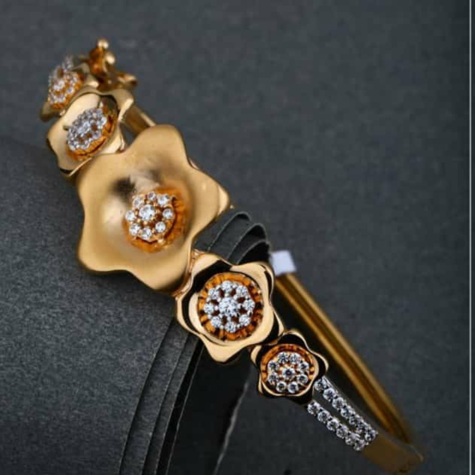 916 Gold Flower Women Bracelet GJ-417