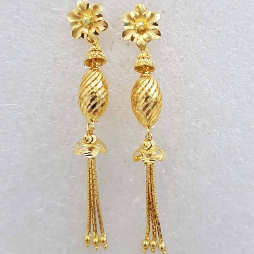916 hallmark Gold Flower Design Earring