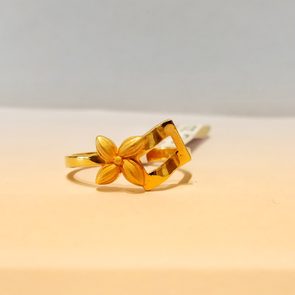 22k Classes Flowers Design Ladies Ring - Image 2