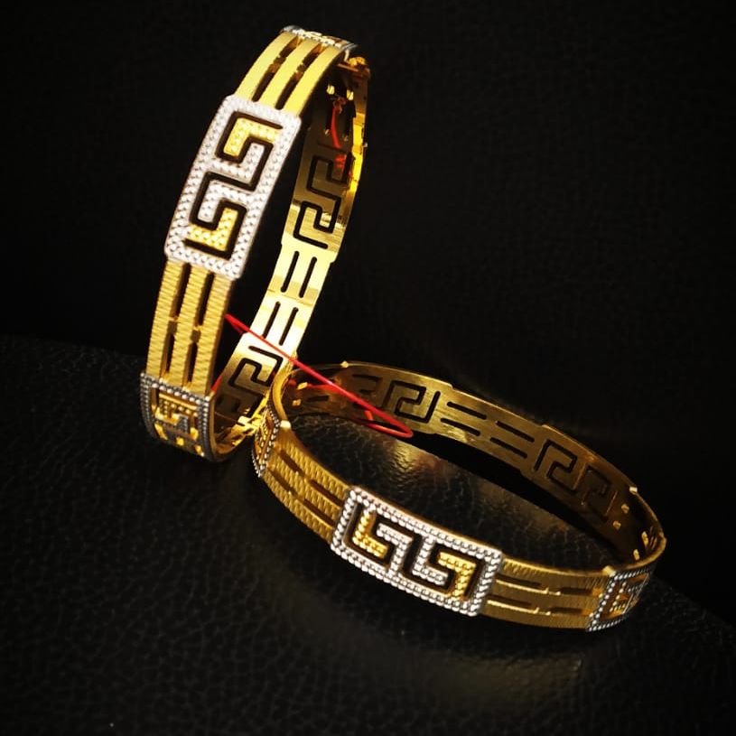 22k Hallmark Gold Fancy Bangle