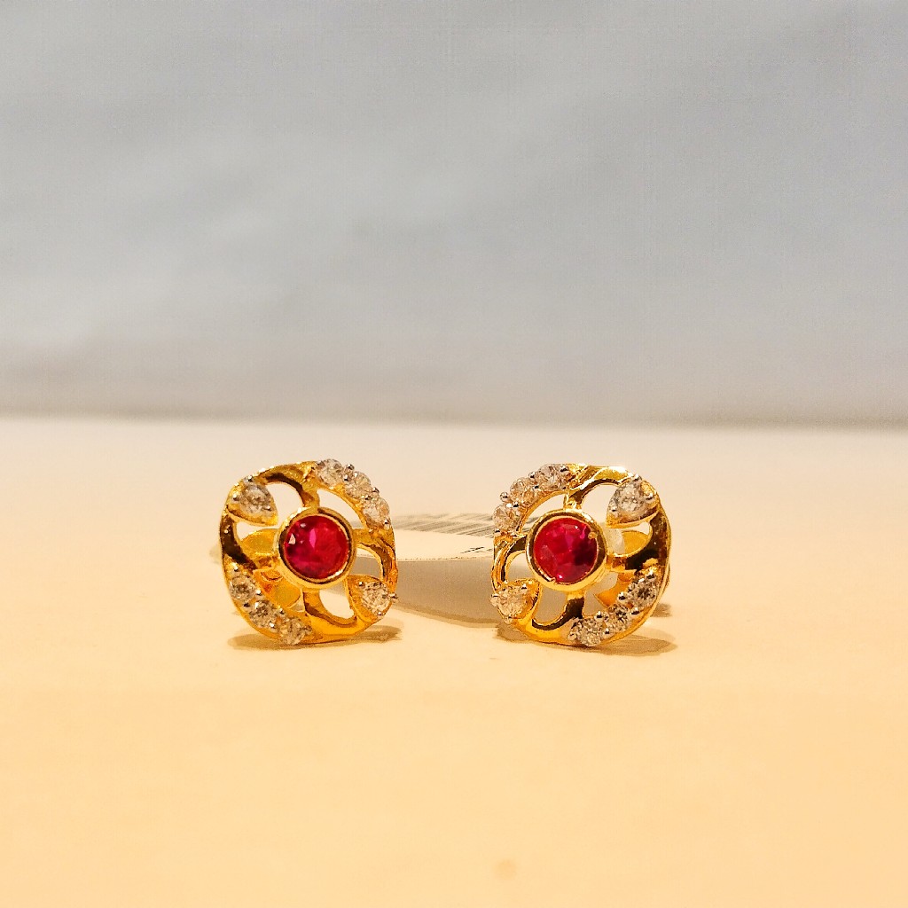 Gold 18C  Diamond Classic Design Rad Stone Earrings