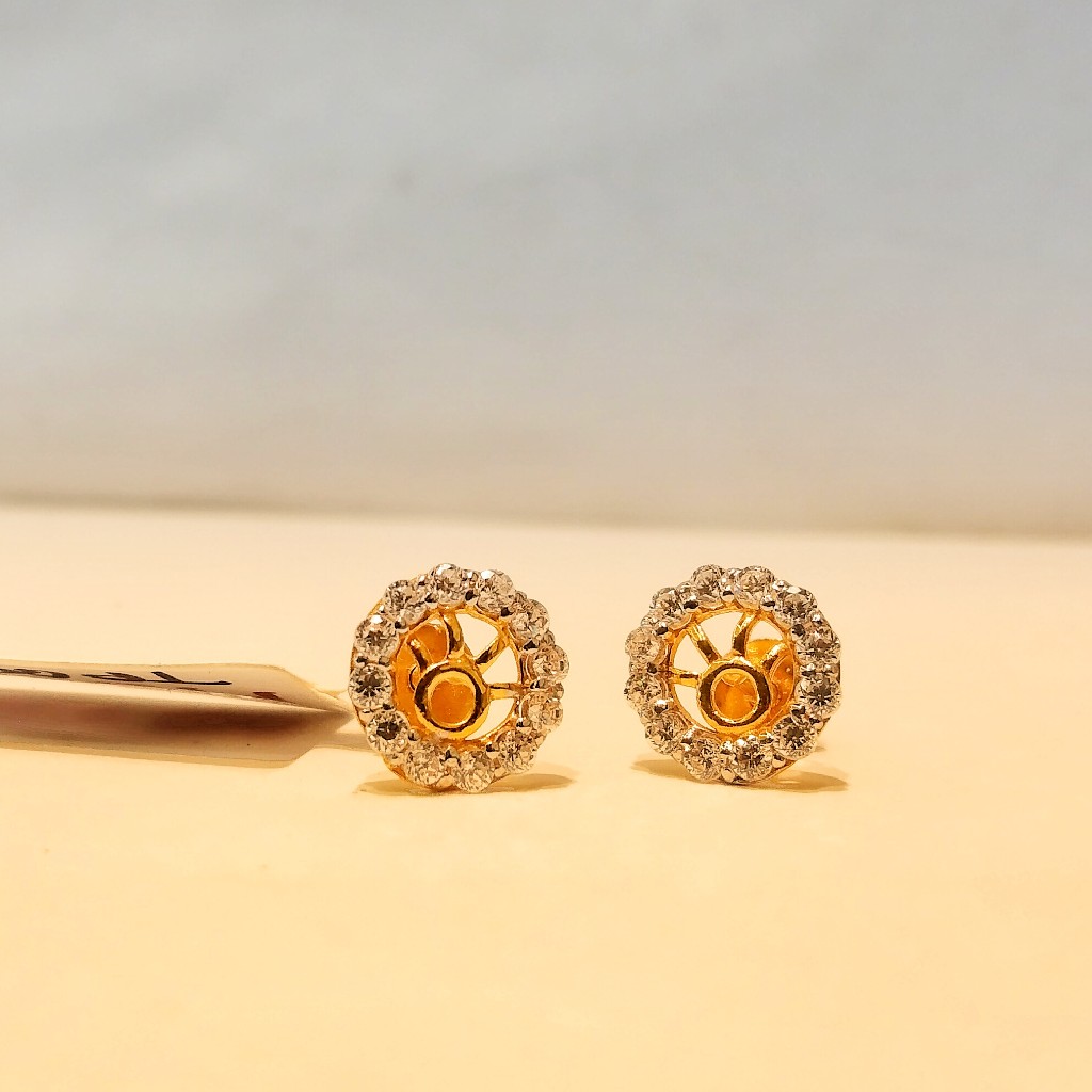 916 Hallmark Round Shape Diamond Earrings