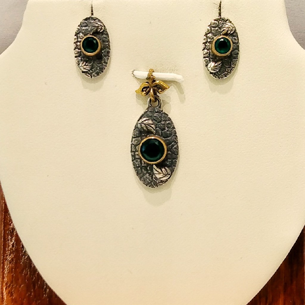 925 Sterling Silver Antique Green Stone Pendant Set