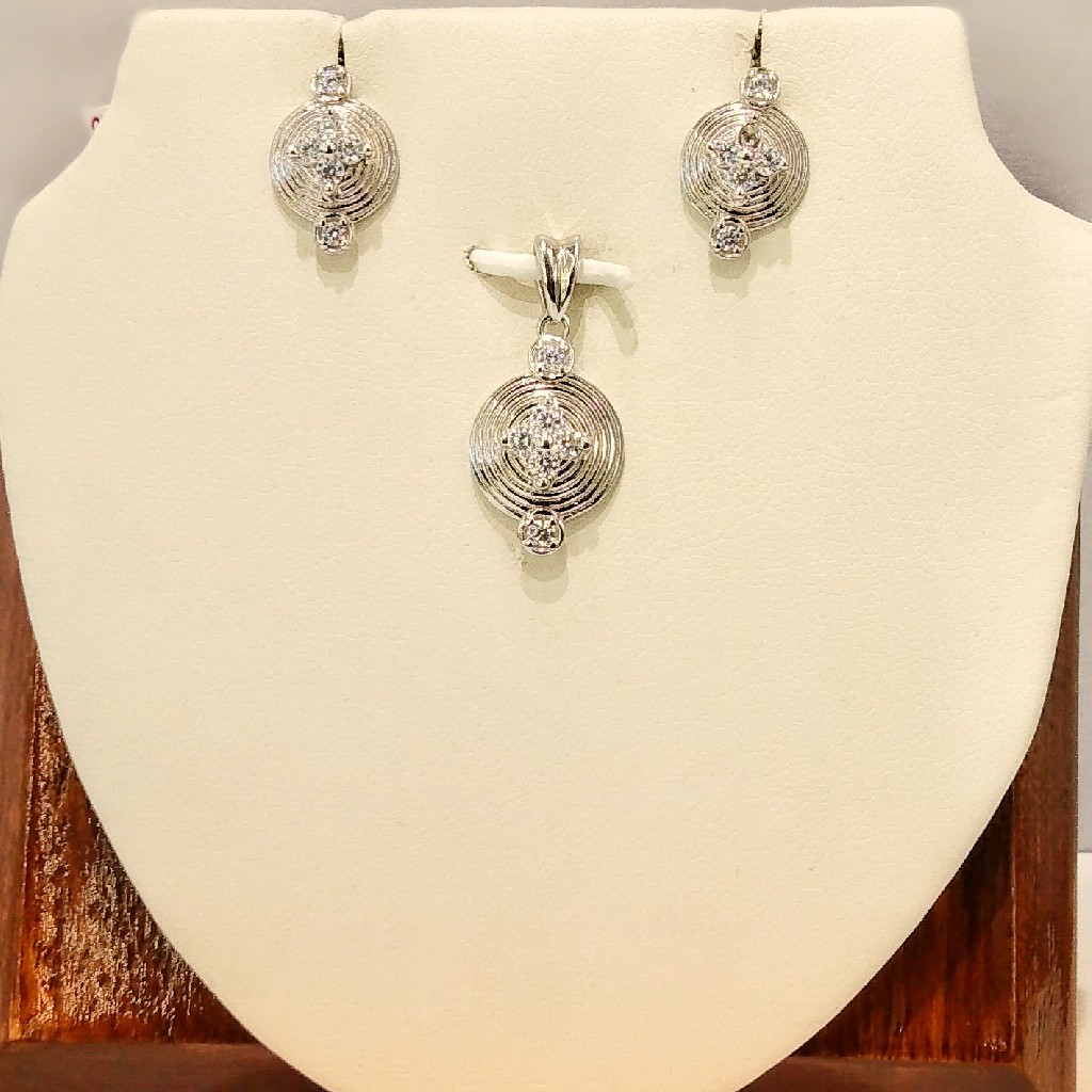 925 Sterling Silver Round Shape Pendant Set